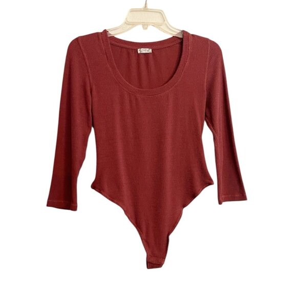 Free People Intimately Bodysuit L Rust Red Ribbed Stretch 3/4 Sleeve Scoop Neck - Picture 1 of 9